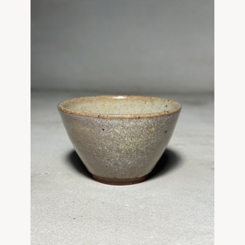 葉文｜影青茶杯
